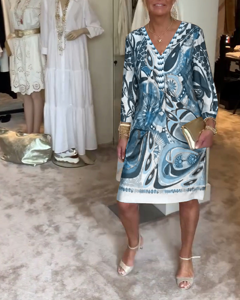 Ležerna obleka z V-izrezom in vintage potiskom-SI