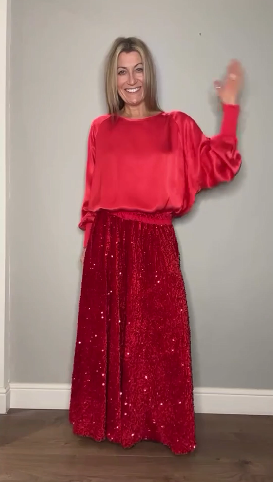 Kaheosaline pikkade varrukate ja litritega naiste seelik-EE