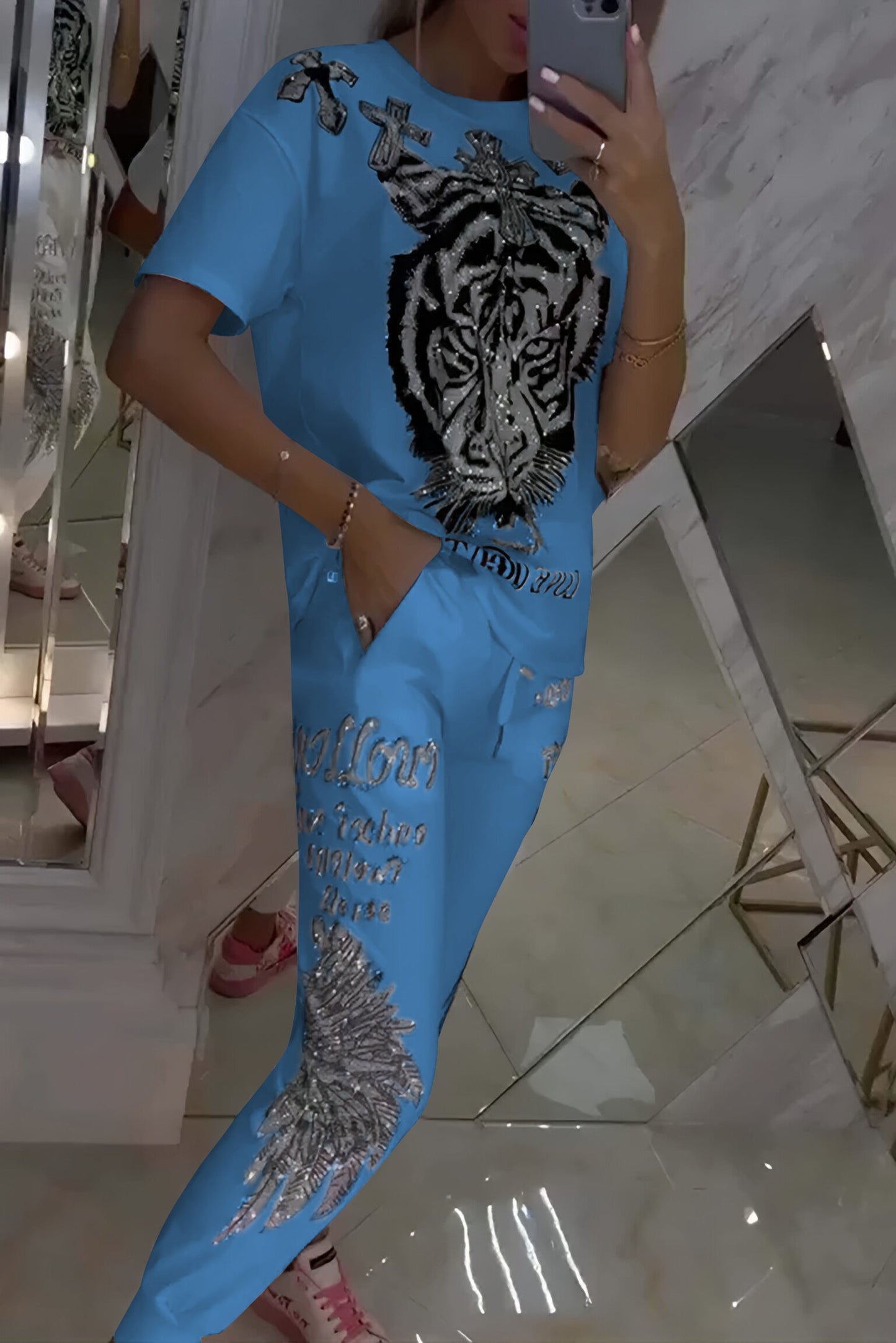 Moteriškas dviejų dalių komplektas: palaidinė ir kelnės su moderniu rombo raštu-LT