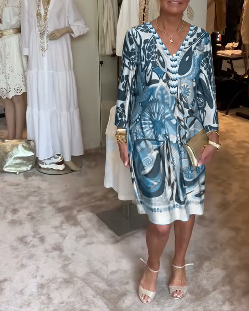 Ležerna obleka z V-izrezom in vintage potiskom-SI