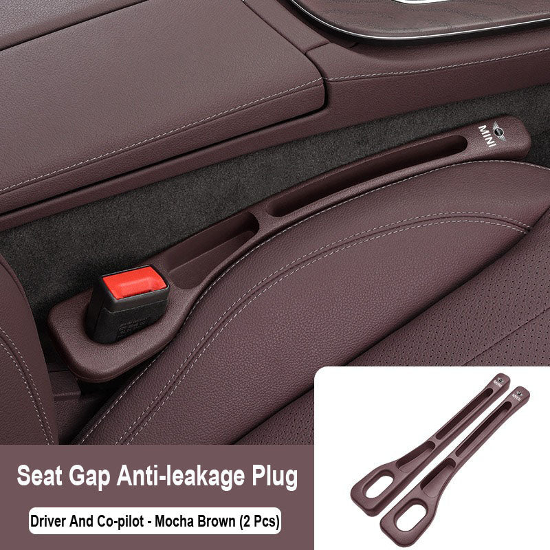 Čep, ki zatesni prostor med avtomobilskimi sedeži-SI