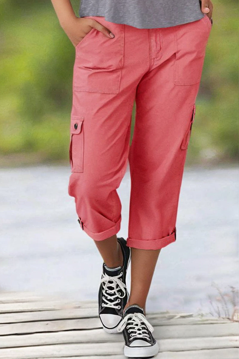 Kapri kelnės su kišenėmis ir vidutinio aukščio juosmeniu, klostėmis apačioje ir keliomis kišenėmis-LT