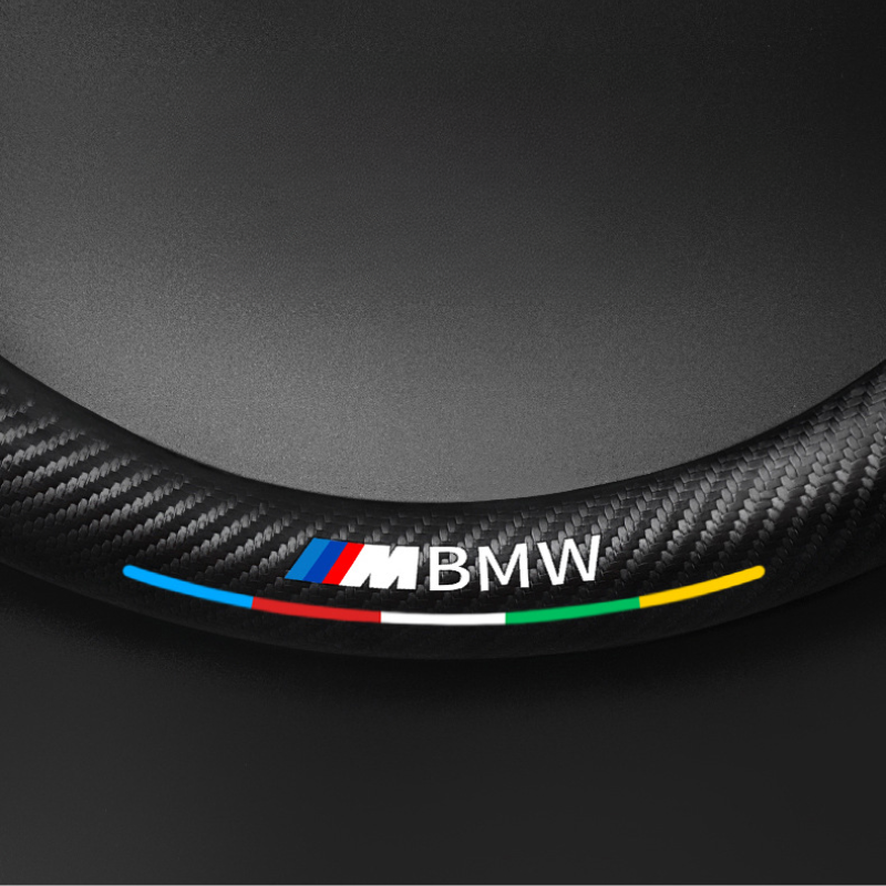 „TrackVibe“ | Juodas anglies pluošto zomšos vairo užvalkalas – neslystantis ir atsparus dilimui-LT