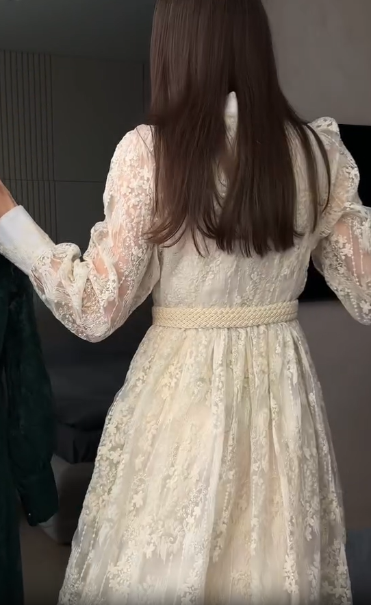 Ženska obleka z V-izrezom, bogato vezena-SI