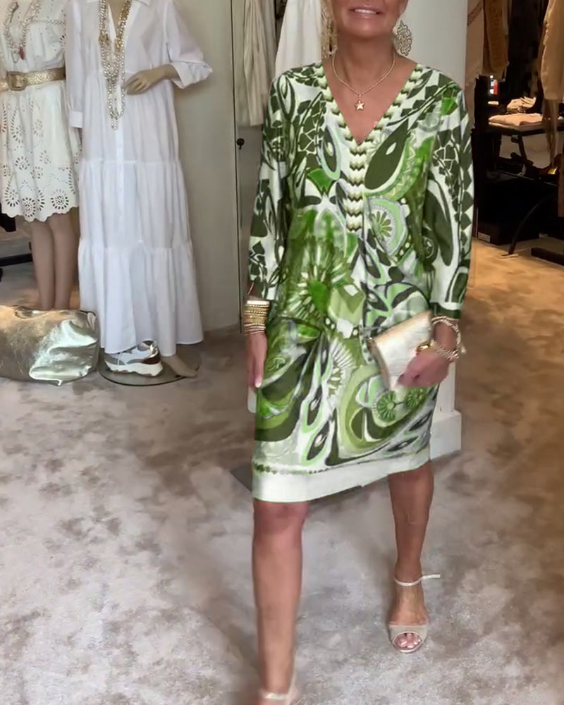 Ležerna obleka z V-izrezom in vintage potiskom-SI