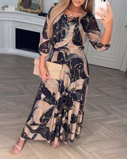 Elegante vestido de gasa con estampado y mangas tres cuartos.-ES