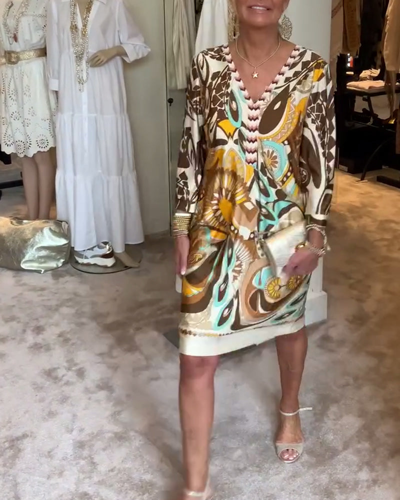 Ležerna obleka z V-izrezom in vintage potiskom-SI