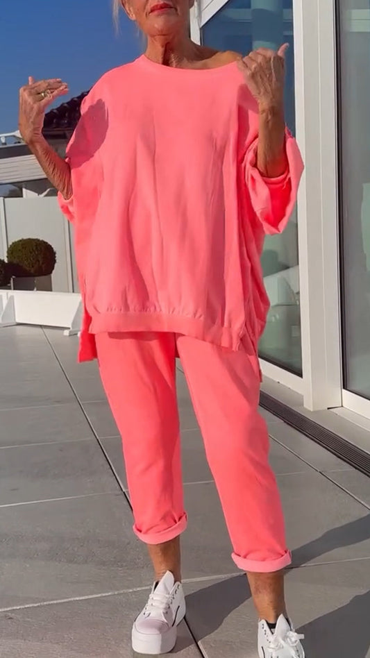 Traje casual de verano para mujer con cuello redondo y abertura en color claro.-ES