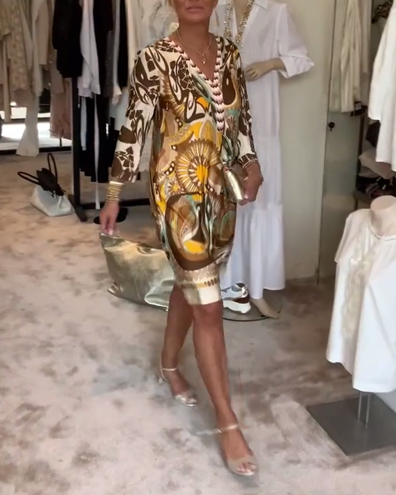 Ležerna obleka z V-izrezom in vintage potiskom-SI