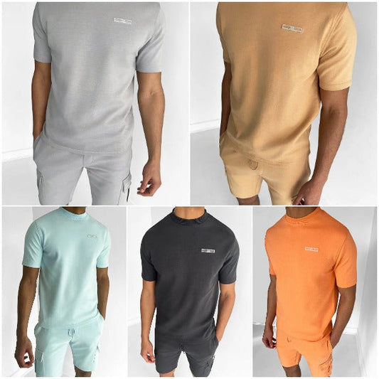 Un conjunto informal y ajustado para uso diario.-ES