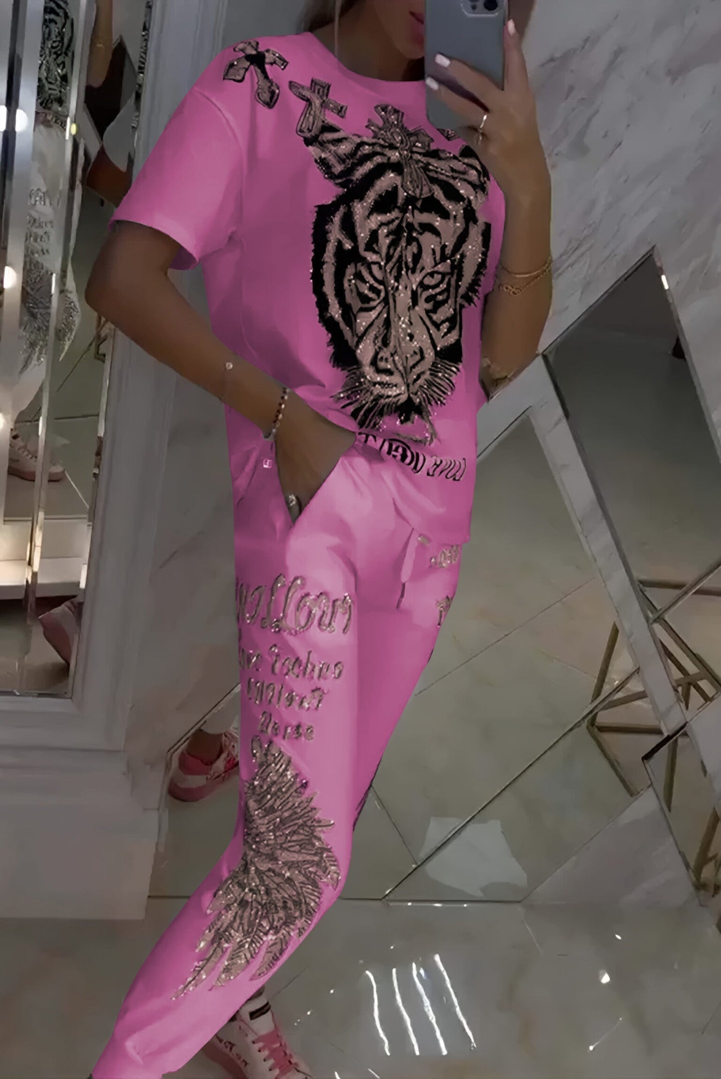 Moteriškas dviejų dalių komplektas: palaidinė ir kelnės su moderniu rombo raštu-LT