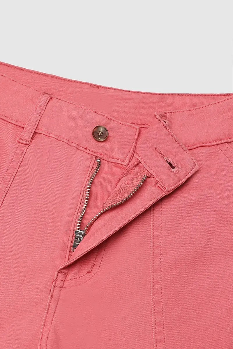 Kapri kelnės su kišenėmis ir vidutinio aukščio juosmeniu, klostėmis apačioje ir keliomis kišenėmis-LT