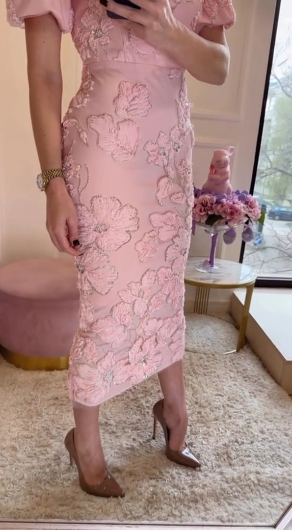 Κομψό γυναικείο καλοκαιρινό φόρεμα με κεντημένα λουλούδια και κρύσταλλα-GR