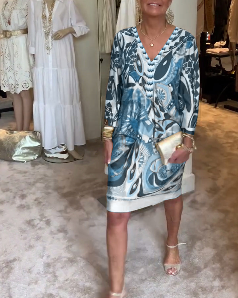 Ležerna obleka z V-izrezom in vintage potiskom-SI