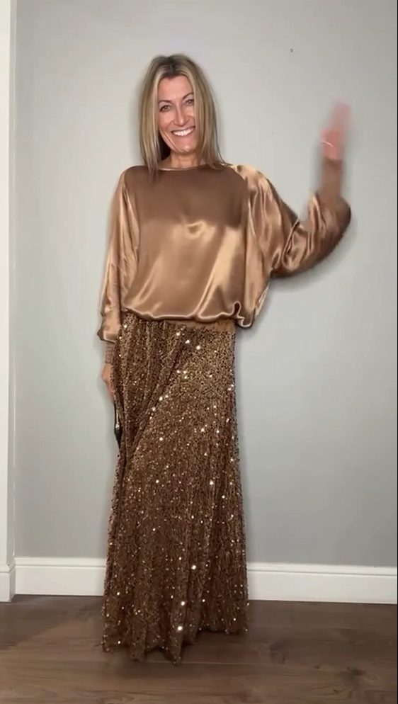 Kaheosaline pikkade varrukate ja litritega naiste seelik-EE