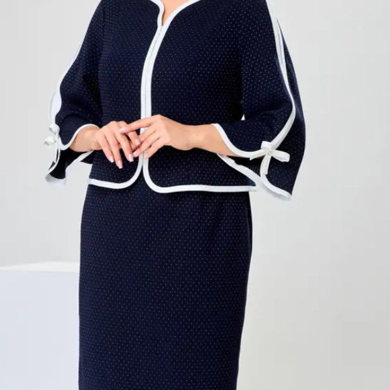 Elegante top con lazo y falda con abertura en la espalda.-ES