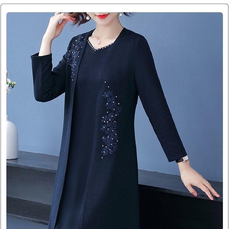 Elegante conjunto de dos piezas para mujer con chaqueta y vestido.-ES