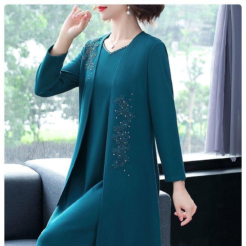 Elegante conjunto de dos piezas para mujer con chaqueta y vestido.-ES