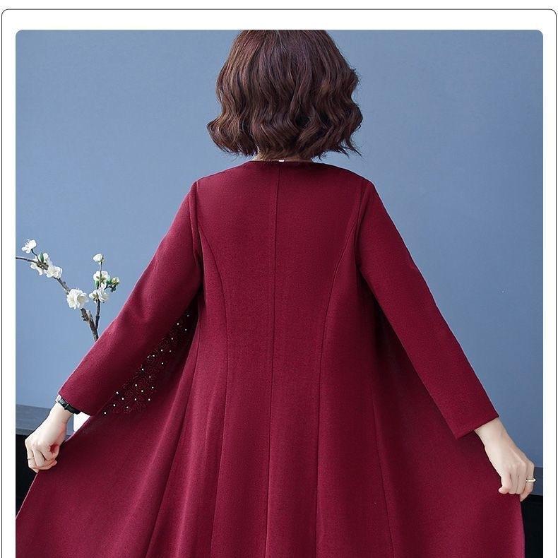 Elegante conjunto de dos piezas para mujer con chaqueta y vestido.-ES