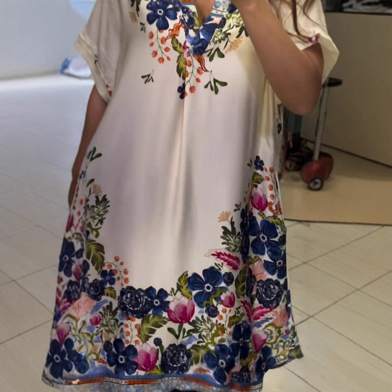 Laisva gėlėta suknelė su V formos iškirpte-LT